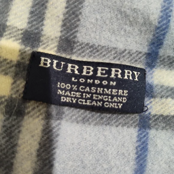 Authentic Burberry Cashmere Wrap - Picture 4 of 11